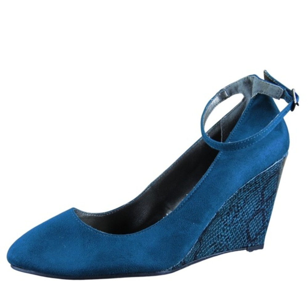 Kenneth Cole Reaction Women's Track Record Pump Blue Pump 9 Gently Used 2025